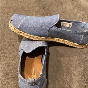 Tom’s light blue denim slip ons